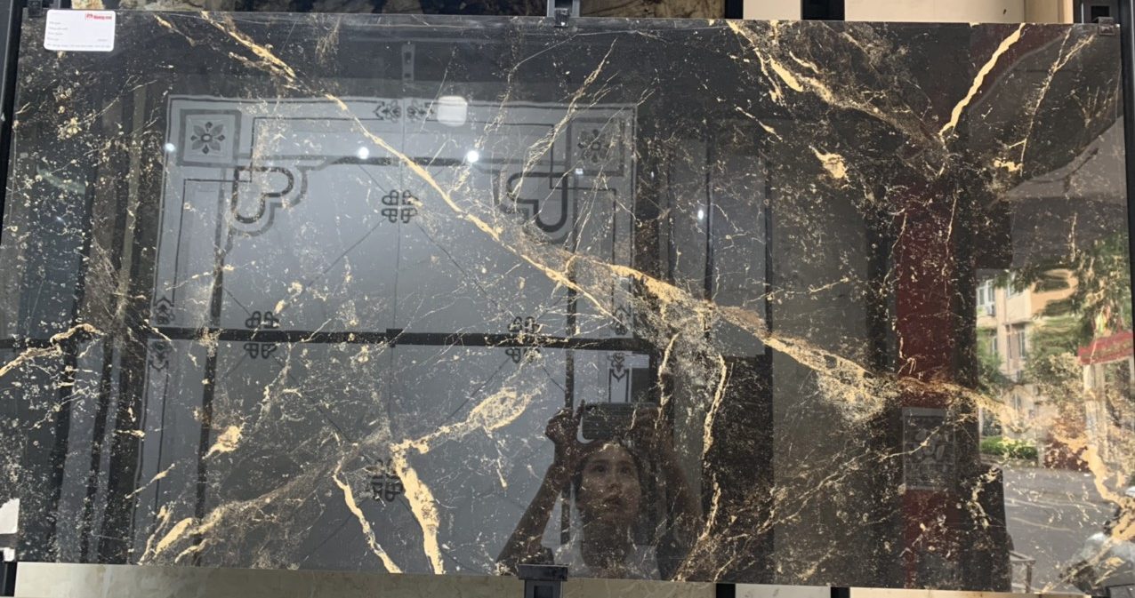 Gạch nhập khẩu Ấn Độ 60x120cm đen chớp vàng Solar Black