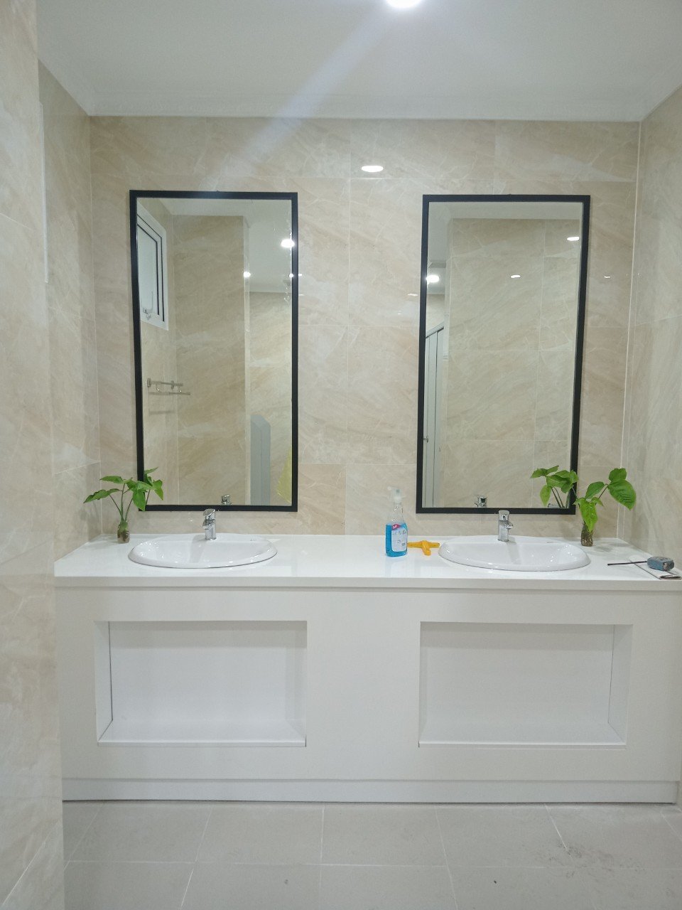 Gạch nhập khẩu Ấn Độ 60x60cm vân vàng BZ1121