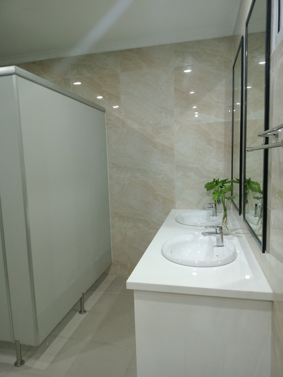 Gạch nhập khẩu Ấn Độ 60x60cm vân vàng BZ1121